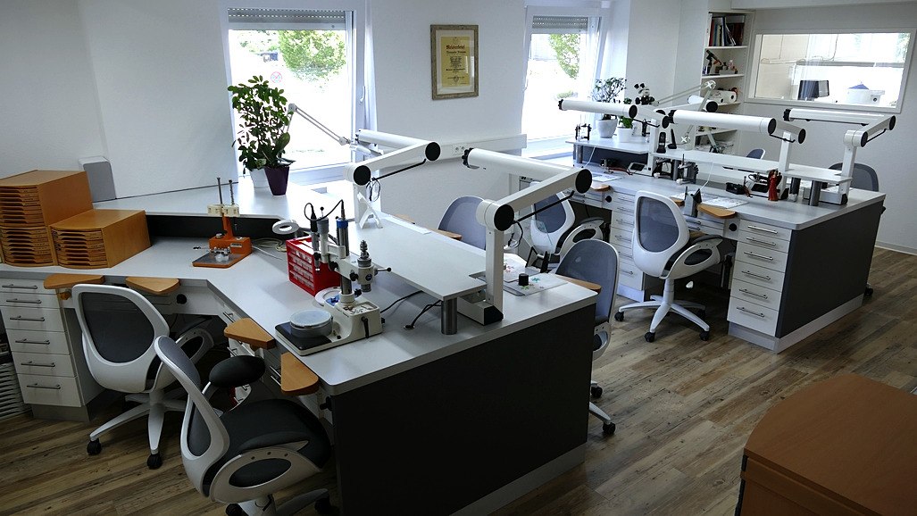 Individuelles Abutment und Implantatprothetik – Laborarbeit im Detail